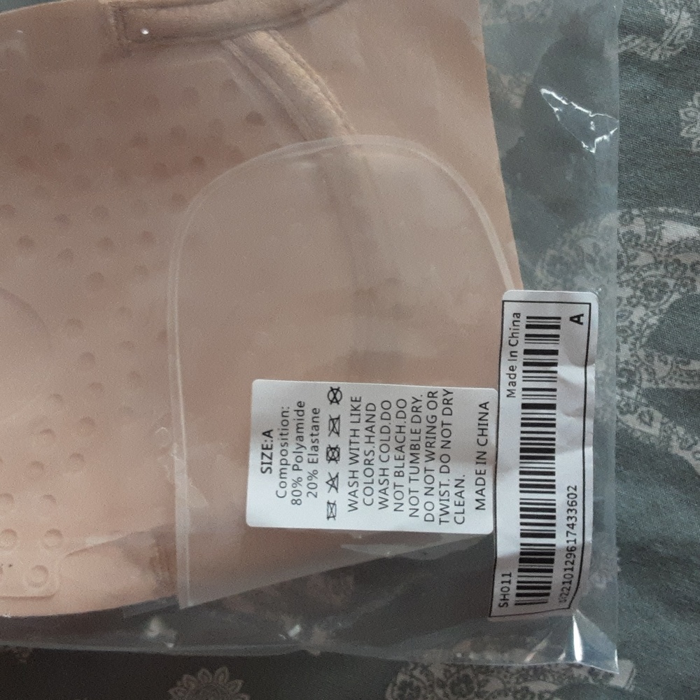 Adhesive Bra - Picture 4 of 6